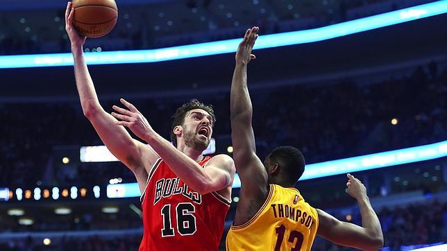 Pau Gasol, a un doble-doble del récord de Jordan