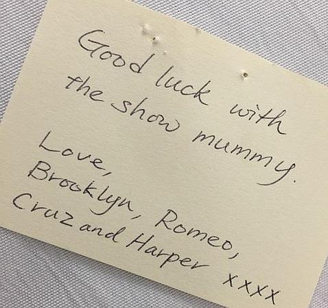 La tarjeta del ramo de flores que los Beckham han enviado a su madre