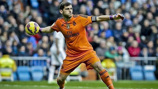 Casillas fue pitado por un sector del Bernabéu y al final convirtió los silbidos en aplausos