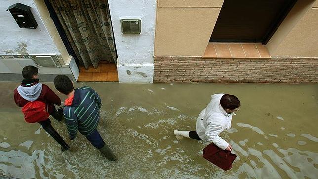 El Ebro se desborda por segunda vez en quince días y pone a la cuenca en alerta