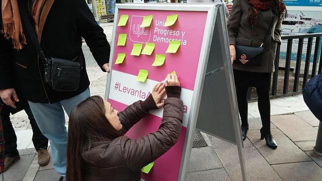 UPyD recoge en la calle mediante «post it» más de 700 propuestas para su programa