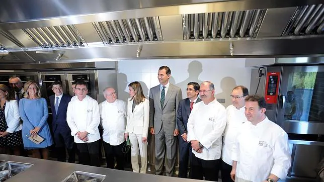 Los ahora Reyes de España acudieron a la inauguración de la primera facultad de Gastronomía de España