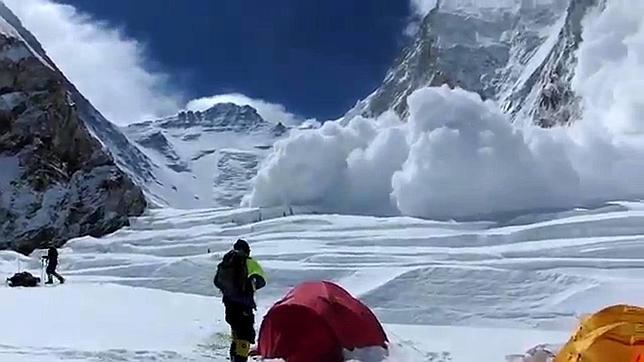 Nepal cambia la ruta de ascenso al Everest por seguridad