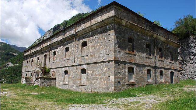 Enredo en el Pirineo: Biescas acusa al Ejército de vender terrenos que no eran suyos