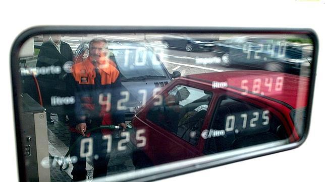 La gasolina encadena un mes de subidas y escala más de un 2% en la última semana