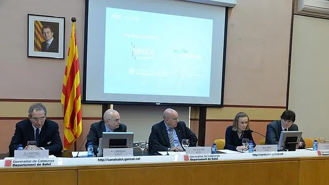 El consejero catalán de Salud, Boi Ruiz (en el centro), ha presentado este proyecto