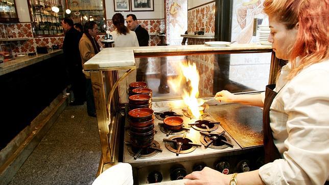 En Casa Abuelo se cocina a la vista del Público