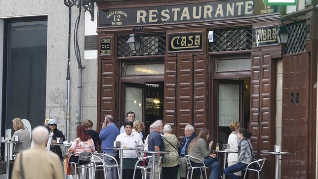 La terraza, siempre llena, de Casa Labra