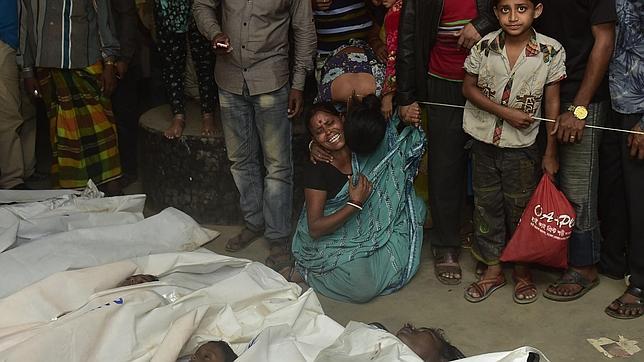 Ascienden a 68 los fallecidos en el naufragio de un ferry en el oeste de Bangladesh