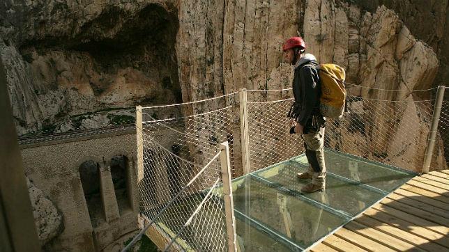 No se podrá llevar niños en brazos ni abrir paraguas: Normas del Caminito del Rey