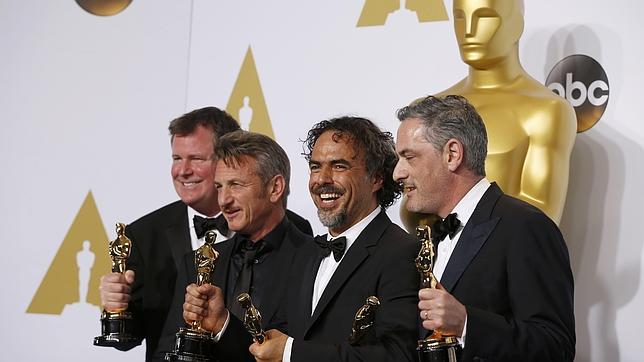 «Birdman» se convierte en la triunfadora de la noche con cuatro Oscar