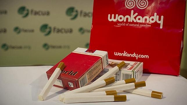 Facua denuncia a Wonkandy por vender a menores chicles con aspecto de cigarrillos