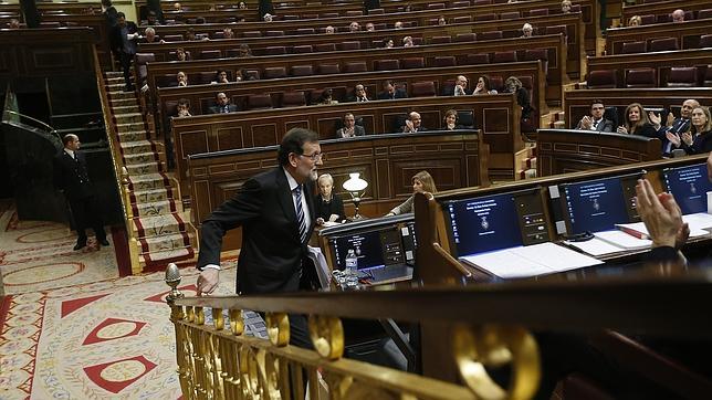 Rajoy ofrece tres millones de empleos y Sánchez tacha de «falsa» la recuperación