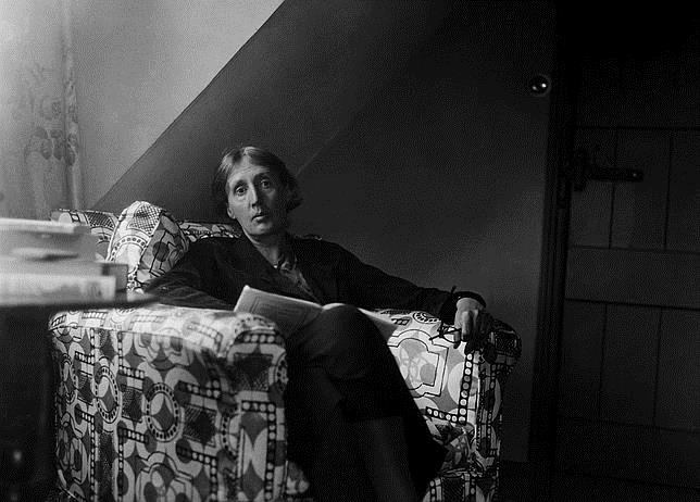Virginia Woolf, fotografiada por su marido Leonard en Monk's House en 1932