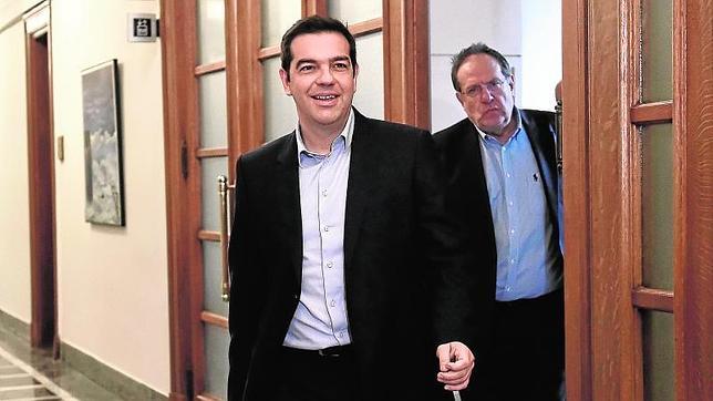 Tsipras no consigue que sus ministros cumplan con Bruselas