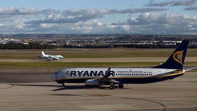 Un avión de Ryanair efectúa un aterrizaje de emergencia en El Prat