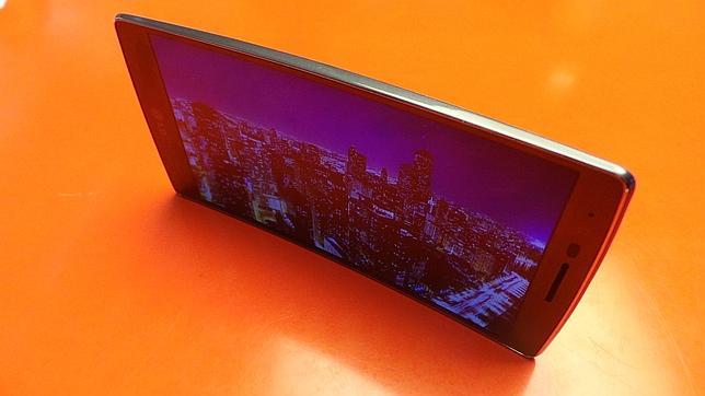 LG quiere popularizar los teléfonos curvos con el nuevo G Flex 2