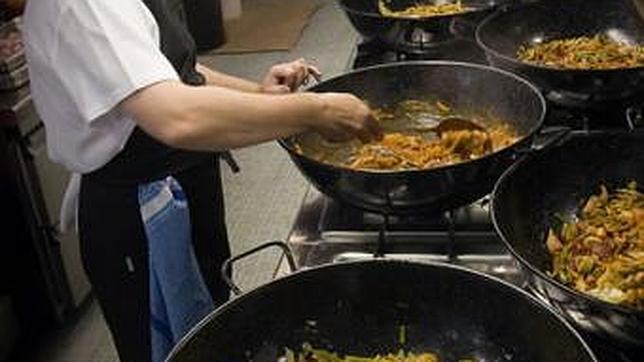 La cocina de Casa Salvador, un templo de los arroces