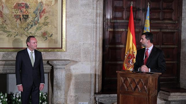 El Rey Felipe VI recibe, de manos de Alberto Fabra, la Alta Distinción de la Generalitat