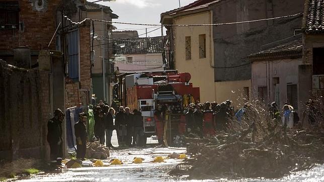 Evacuados los vecinos de Boquiñeni y Pradilla (Zaragoza) por la crecida del Ebro