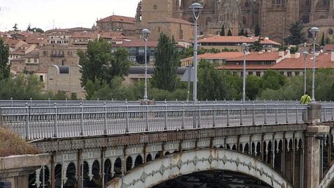 El histórico puente Enrique Estevan de Salamanca se reabre hoy al tráfico