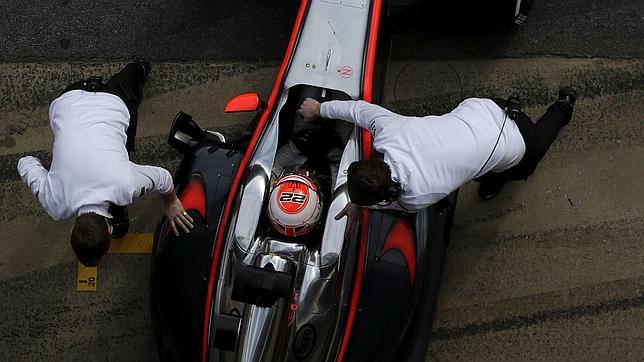 El último problema del McLaren MP4-30, una fuga de aceite