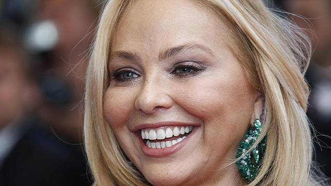 Condenan a Ornella Muti a ocho meses de prisión por cenar con Vladimir Putin