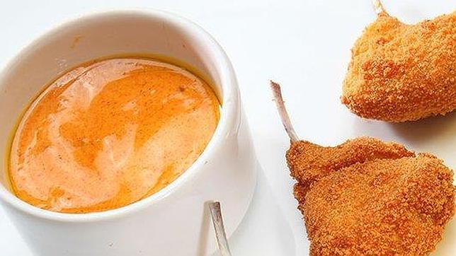 Costillas de conejo a la milanesa con mayonesa de pimentón, restaurante Dos Cielos