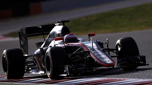 El McLaren de Button solo da dos vueltas