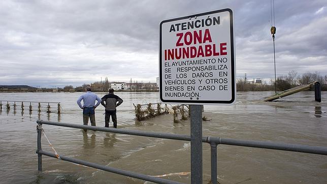 Rajoy sigue de cerca la crecida del Ebro