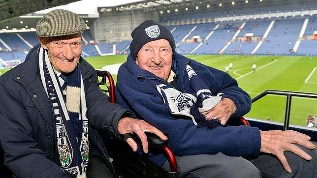 Jack Jones, el hincha de 107 años que cautiva a los aficionados