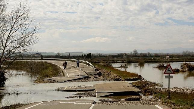 Destrozos causados por la crecida del río Ebro