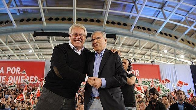 Felipe González y Alfonso Guerra en el mítico velódromo de Dos Hermanas el 5 de noviembre de 2011