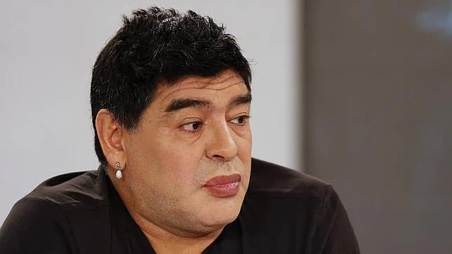 El exfutbolista Diego Armando Maradona con un particular color de labios