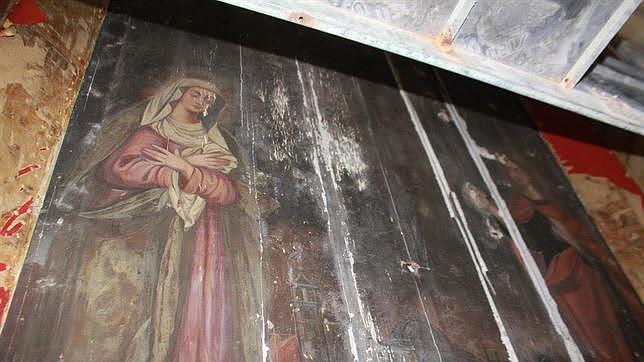 Destapan un retablo oculto en una capilla de Ayamonte