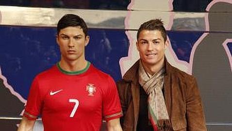 Cristiano Ronaldo envía a su peluquero al Museo de Cera para que peine a su figura