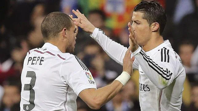 Pepe felicita a Cristiano tras marcar ante el Villarreal