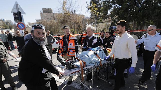 Cinco policías israelíes heridos tras ser atropellados por un palestino en Jerusalén