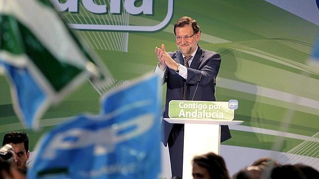 Rajoy asegura que el cambio en Andalucía es el PP, no los «doctrinarios de 1917»