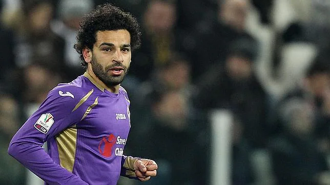 Mohamed Salah marcó los dos goles de la Fiorentina a la Juventus en Turín, en la victoria copera de semifinales