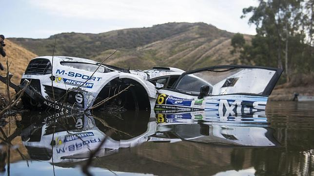 La caída de Tanak al lago, desde dentro