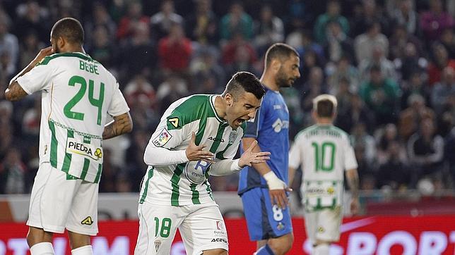 El Getafe hunde en la clasificación al Córdoba (2-1)