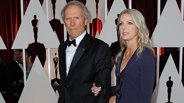 La novia de Clint Eastwood es acusada de maltratadora y alcohólica por su exmarido