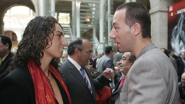 Raquel Corral, exnadadora olímpica, visita la Universidad CEU Cardenal Herrera