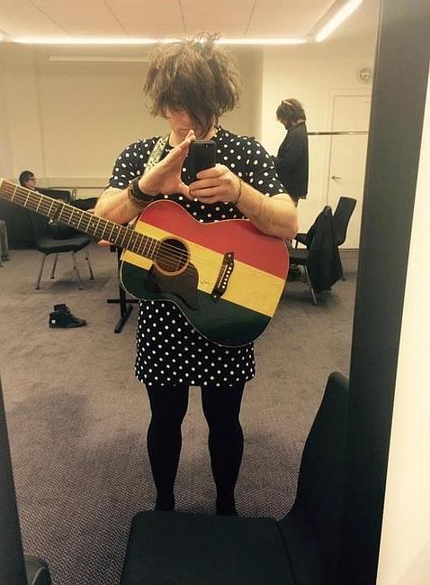 Ryan Adams se apunta al travestismo