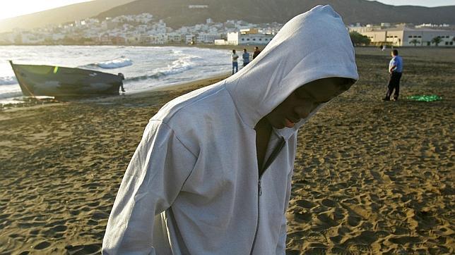 Fallecen cuatro personas y rescatan a 21 tras naufragar una patera entre Marruecos y Canarias