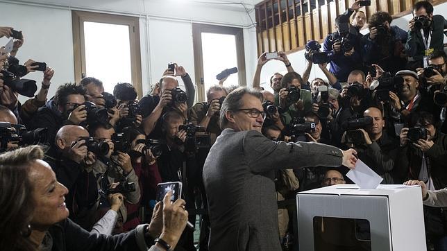 El Parlamento catalán avala sancionar a radios que no emitieron el espot del 9-N