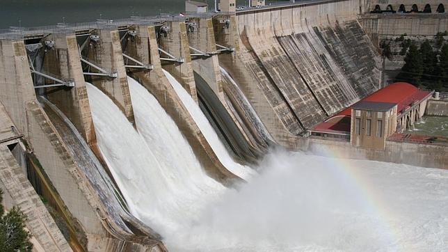 El Ebro echa al mar en 20 días el agua que España se bebe en todo un año