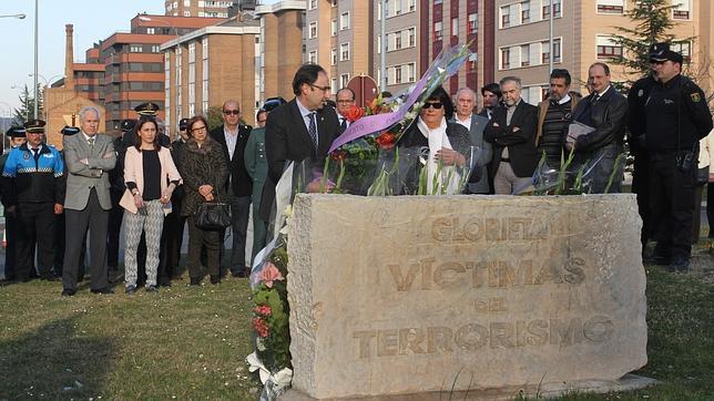 Alfonso Polanco junto a Olvido del Valle en el homenaje