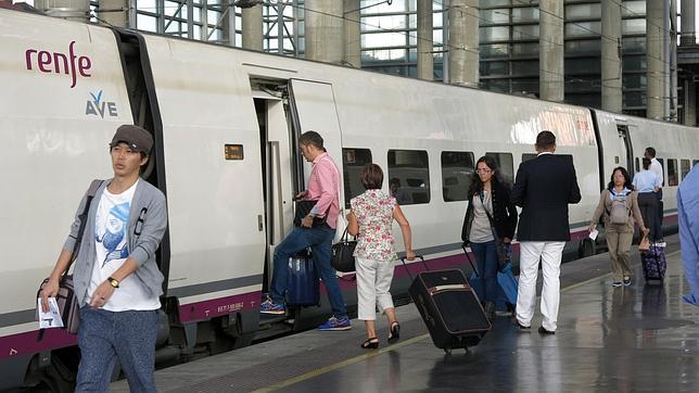 Los viajeros en los trenes AVE y de larga distancia suben un 10,7% en enero